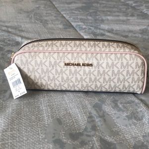 Michael Kors Pouch